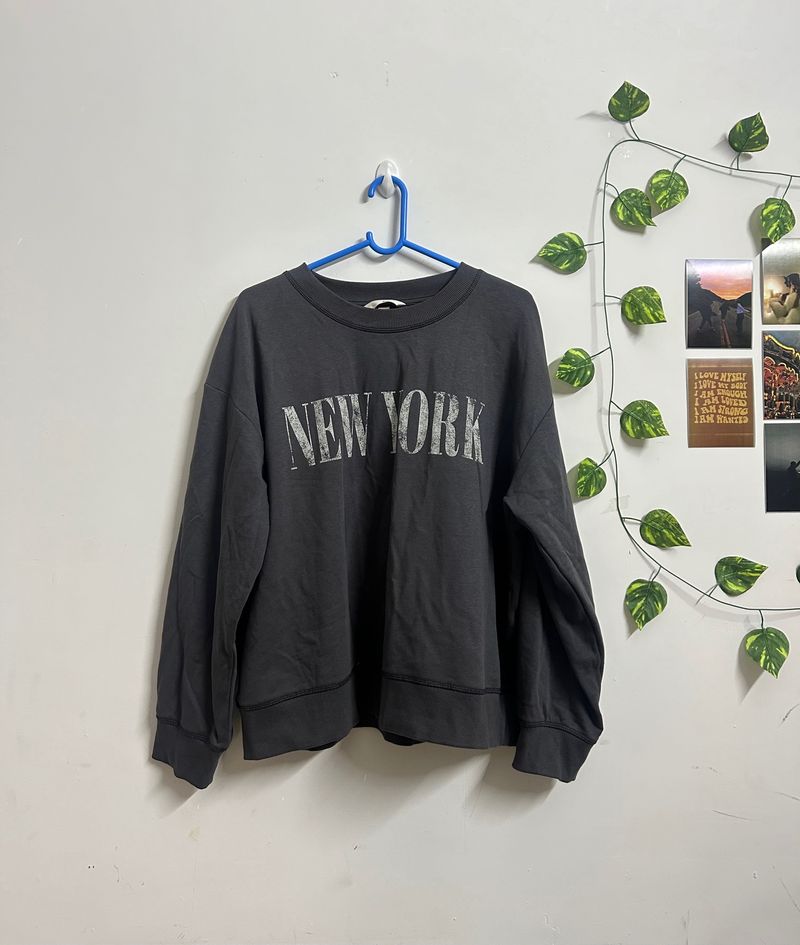 H&amp;M NEWYORK Sweatshirt/ Size: L