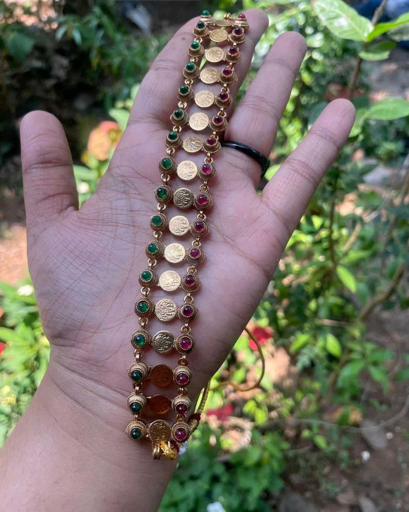Non Gold Traditional choker
