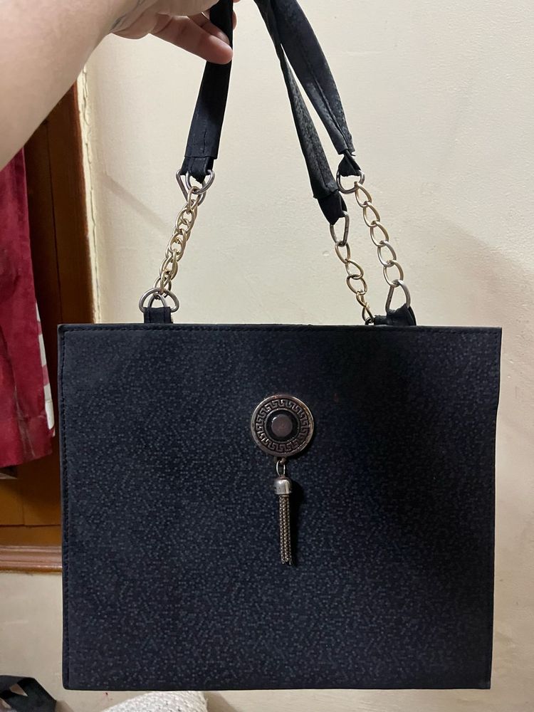 Chic Black Textured Handbag