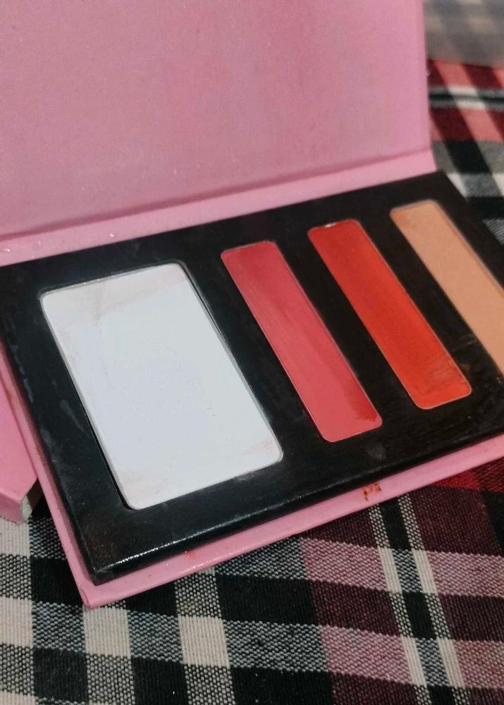 Multi-Shade Blush Palette