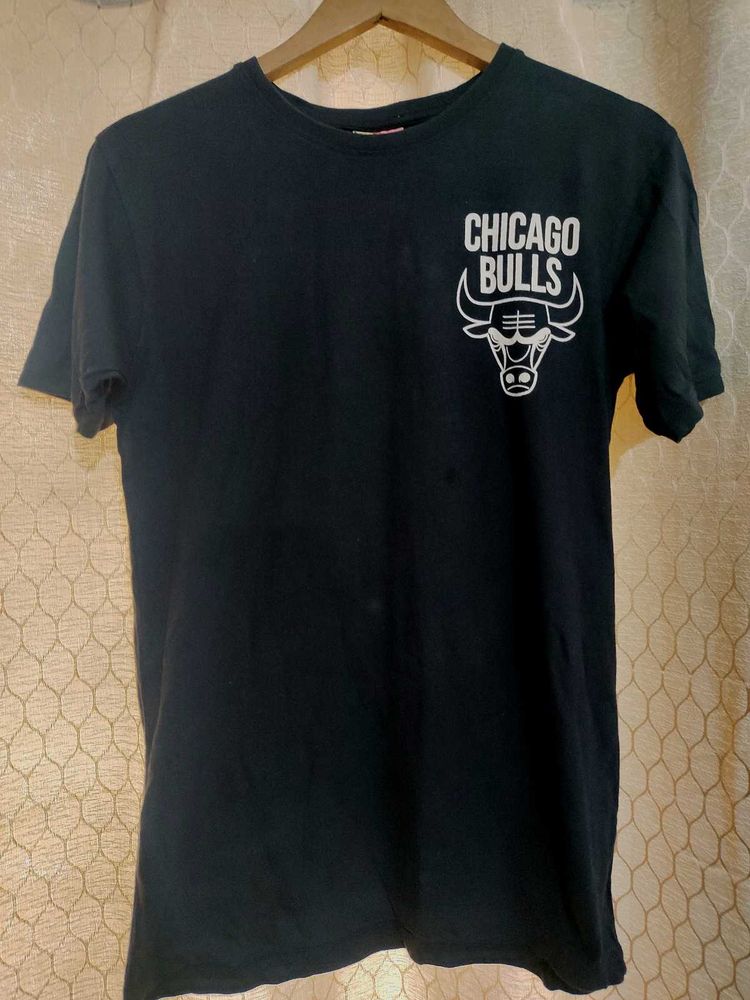 Chicago Bulls Logo Tee M Size