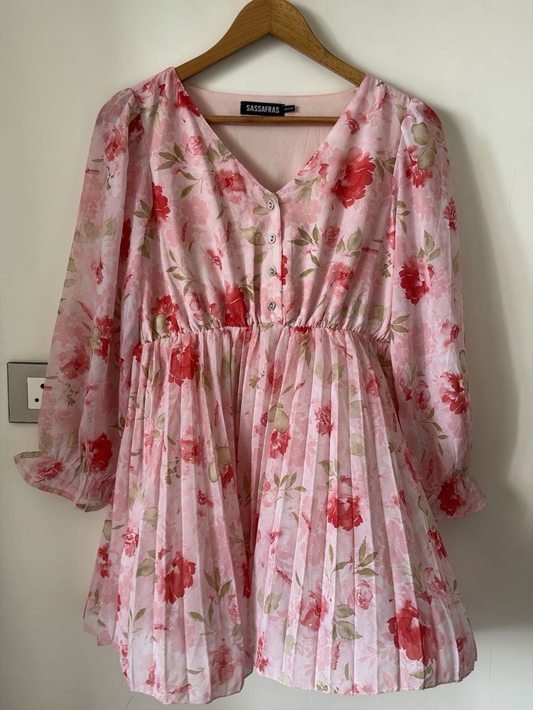 Chic Pink Floral Pleated Mini Dress