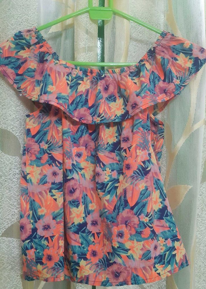 FREE BANIYAN With Floral Off-the-Shoulder Top