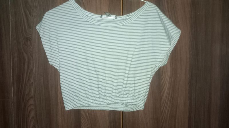 It's Good White With Black Lining Top💯