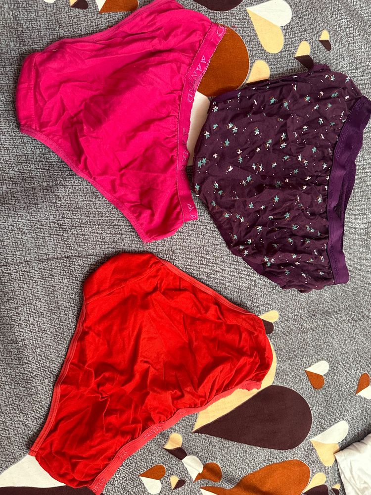 Set Of 4 Women’s Panties &amp; SLacks