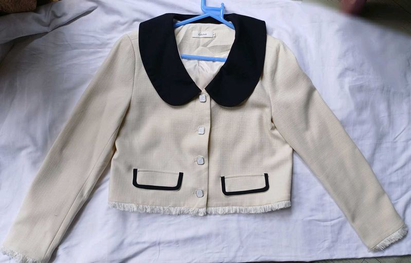 Chic Cream &amp; Black Collar Jacket