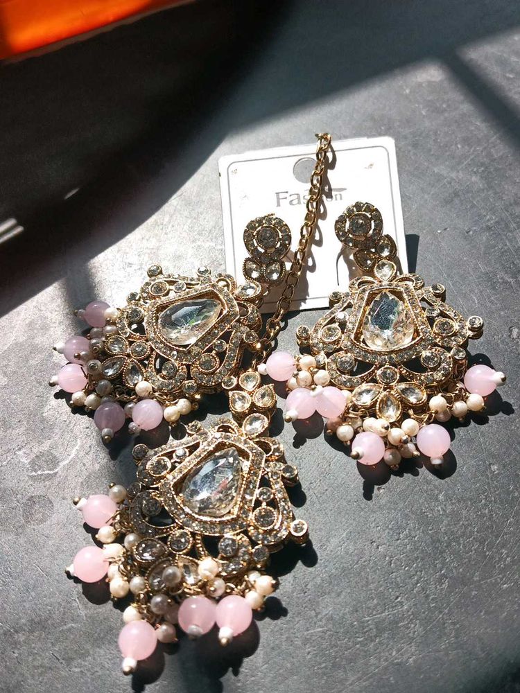Exquisite Kundan Earrings &amp; Maang Tikka Set