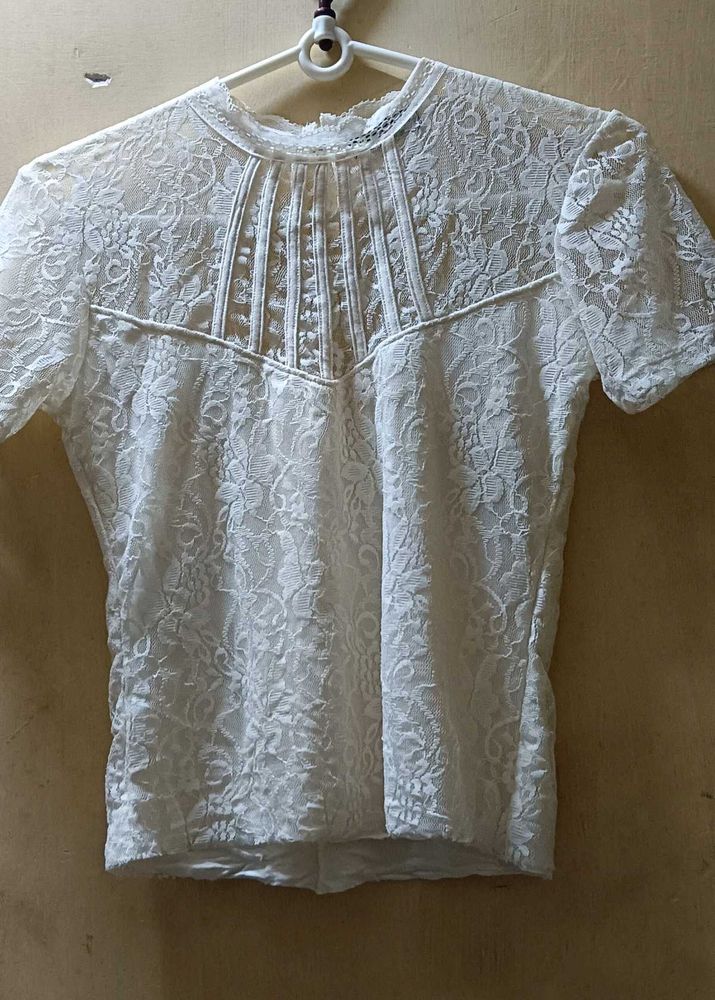 White Lace high necklineTop🐻‍❄️