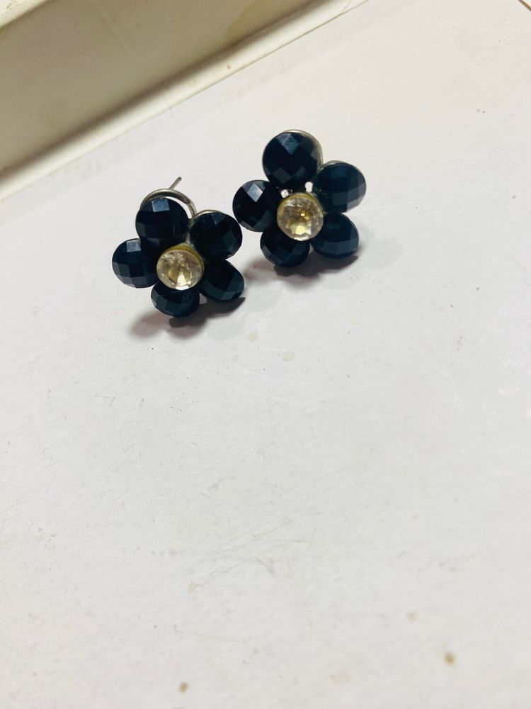 Black Flower Beaded Stud Earrings