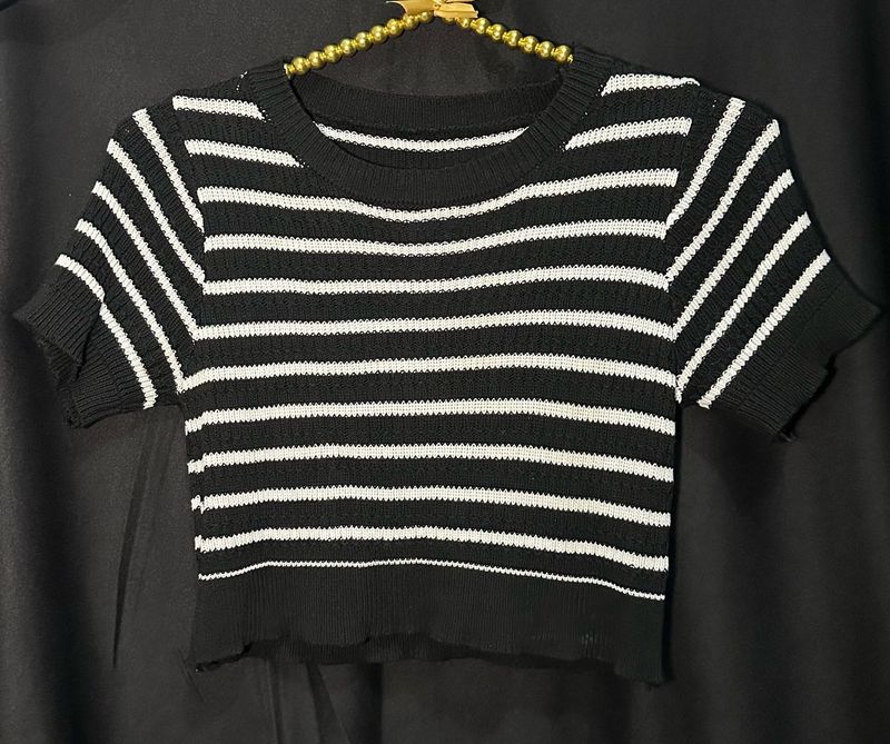 Chic Striped Cropped Knit Top