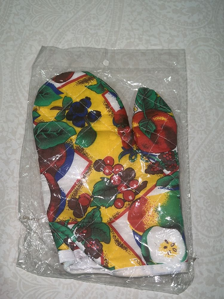 2 GLOVES SET