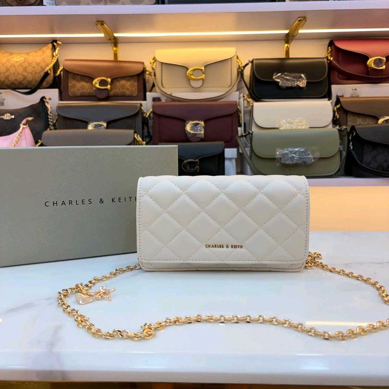 Charles &amp; Keith Quilted Chain with charm 🤍