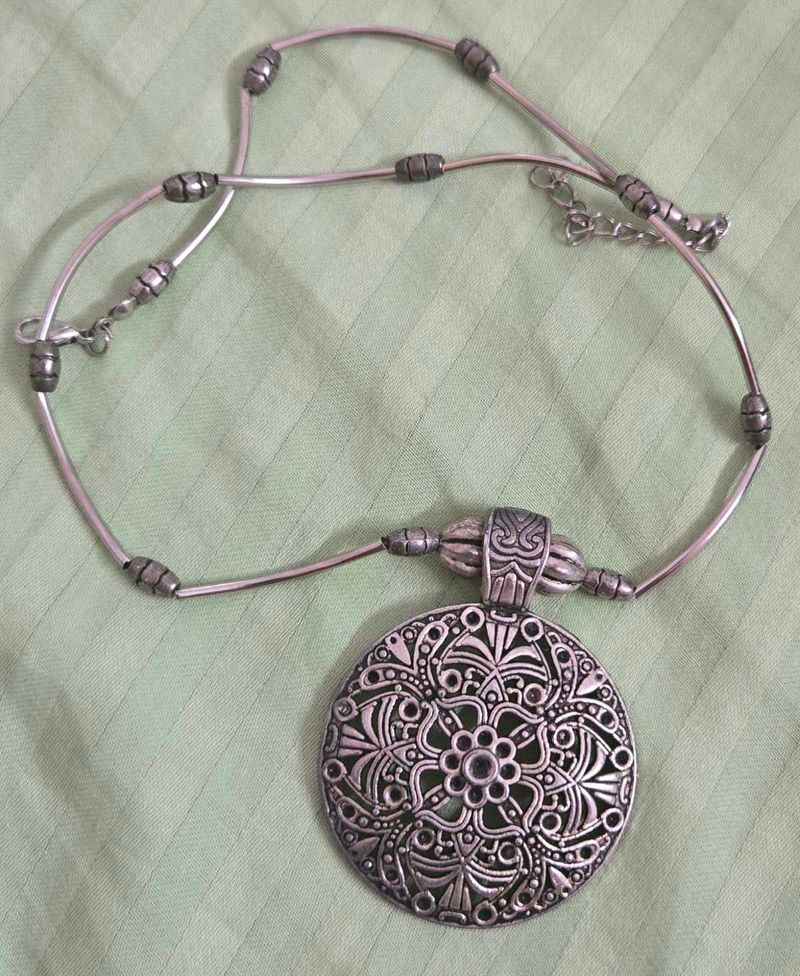 Oxidised Silver Tone Pendant Necklace and earings