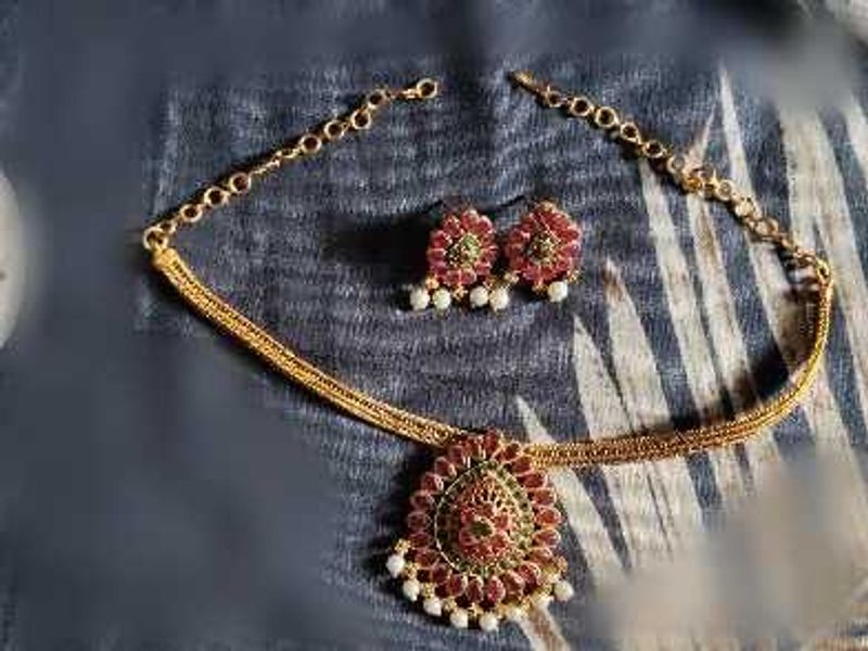 Elegant Gold Plated Necklace &amp; Earrings Set