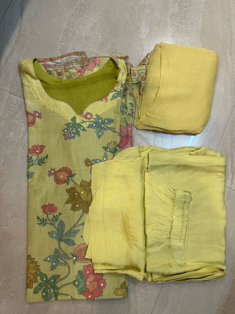 Beautiful Floral Print Kurta Set