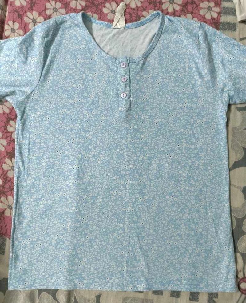 Light Blue Floral Print T-Shirt 👕🩷