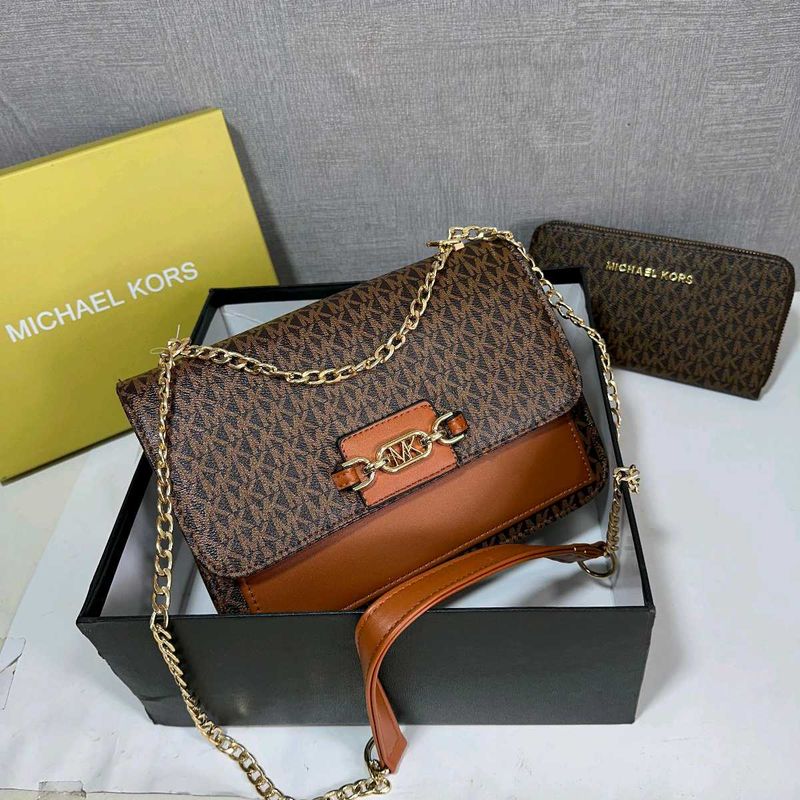 MICHAEL KORS**HEATHER LARGE LOGO SHOULDER BAG*