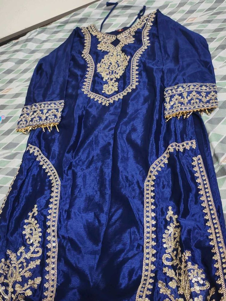 Elegant Blue Embroidered Kurta