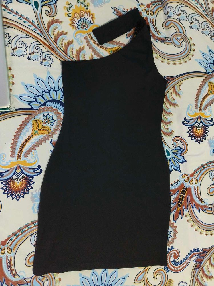 Chic One-Shoulder Black Dress