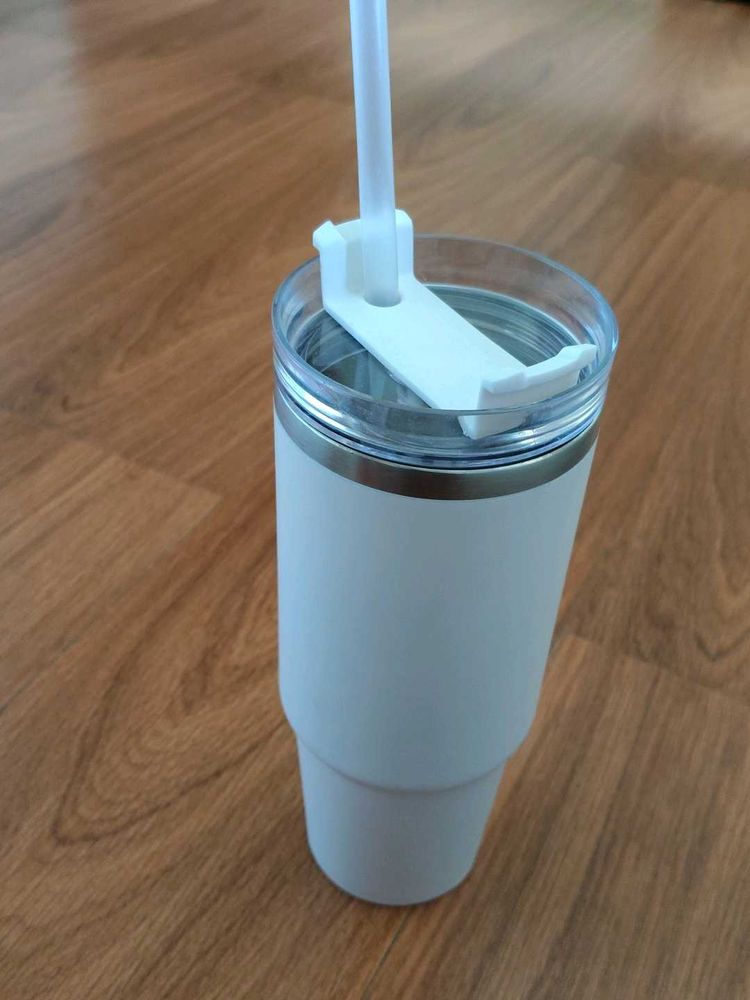 Insulated Tumbler with Straw