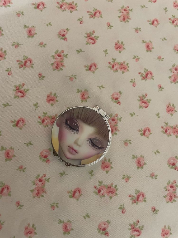 Doll mirror