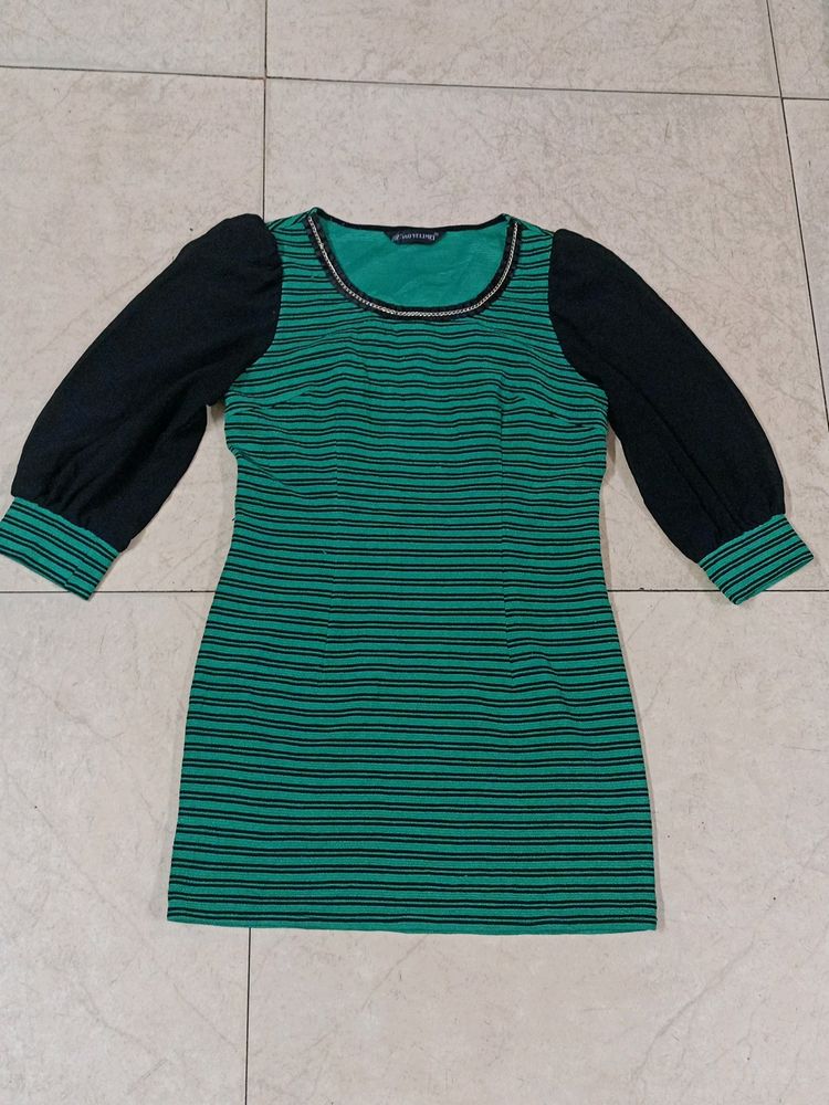 Strip Dress With Beautiful Sleeves