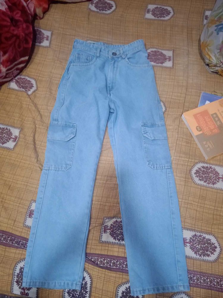 Light Wash Cargo Jeans like new