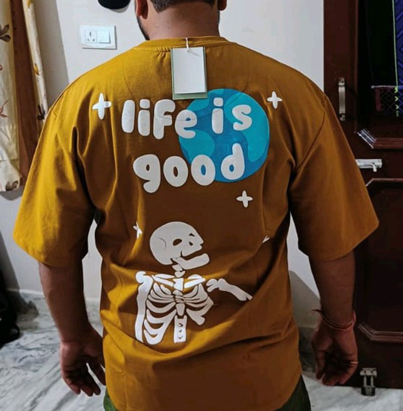 T Shirt And Smart Watch,