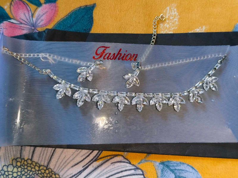 Sparkling Leaf Design Necklace &amp; Earrings Set