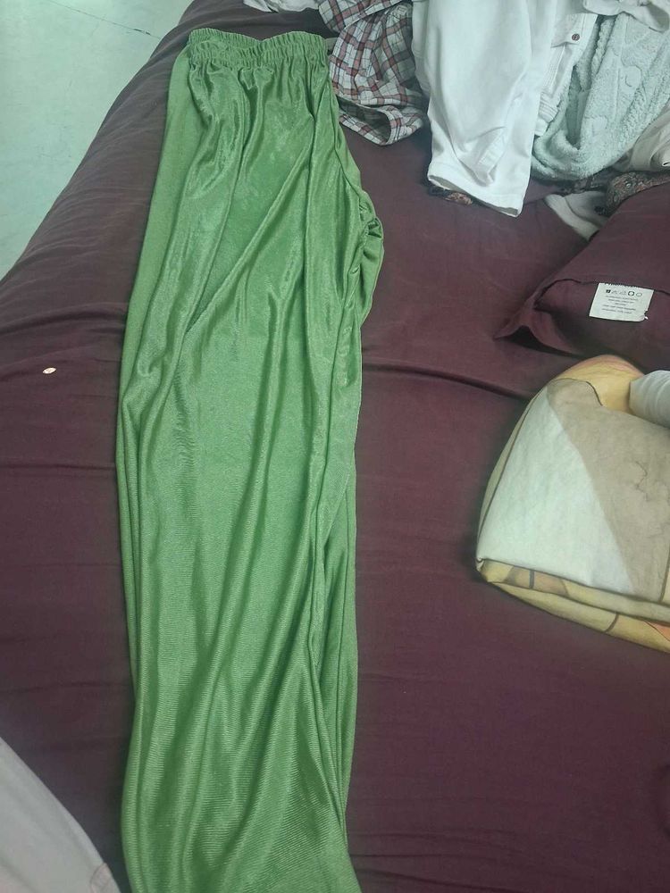 Green legging pants