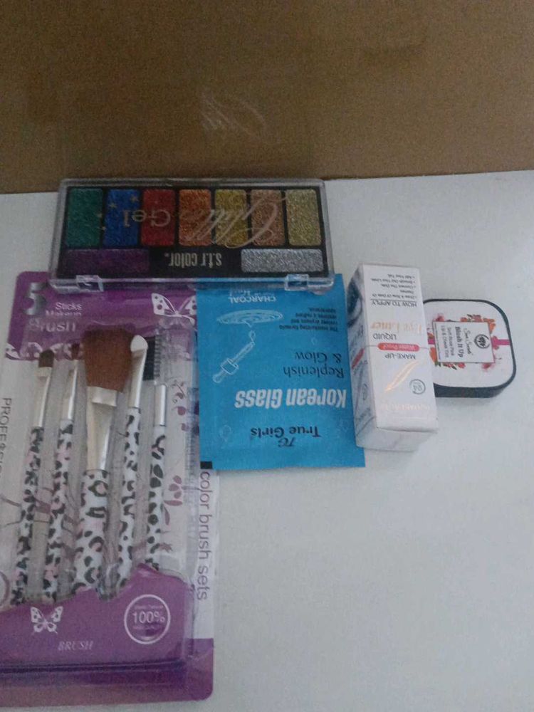 Makeup Brush Set with Eyeshadow &amp; More