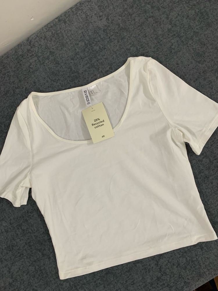 H&amp;M Divided White Scoop Neck Tee(unworn)