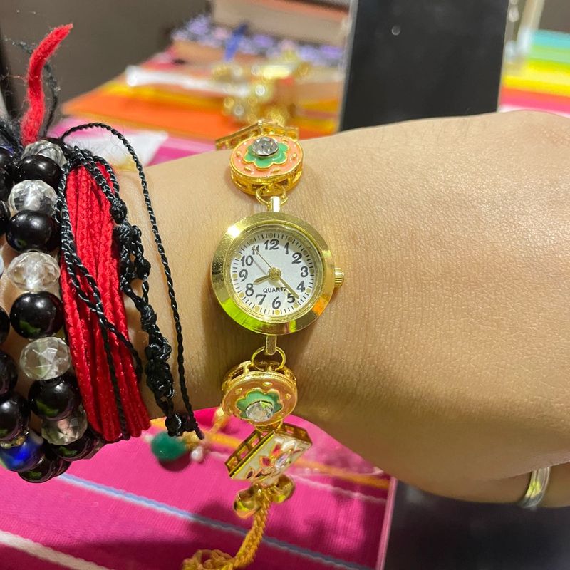 Elegant Gold Tone Bracelet Watch