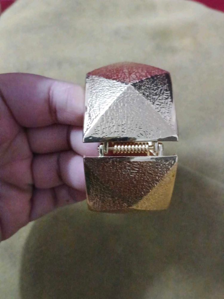 Glamorous Gold Pyramid Bangle