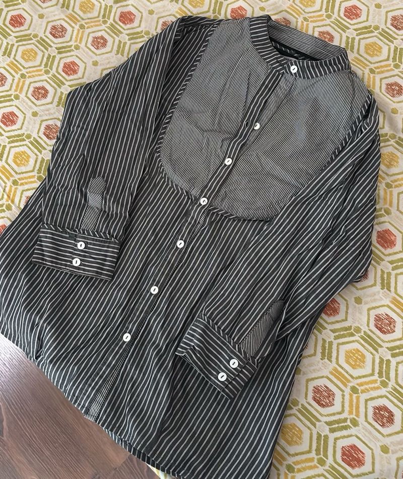 Stylish Striped Mandarin Collar Shirt with Pleated