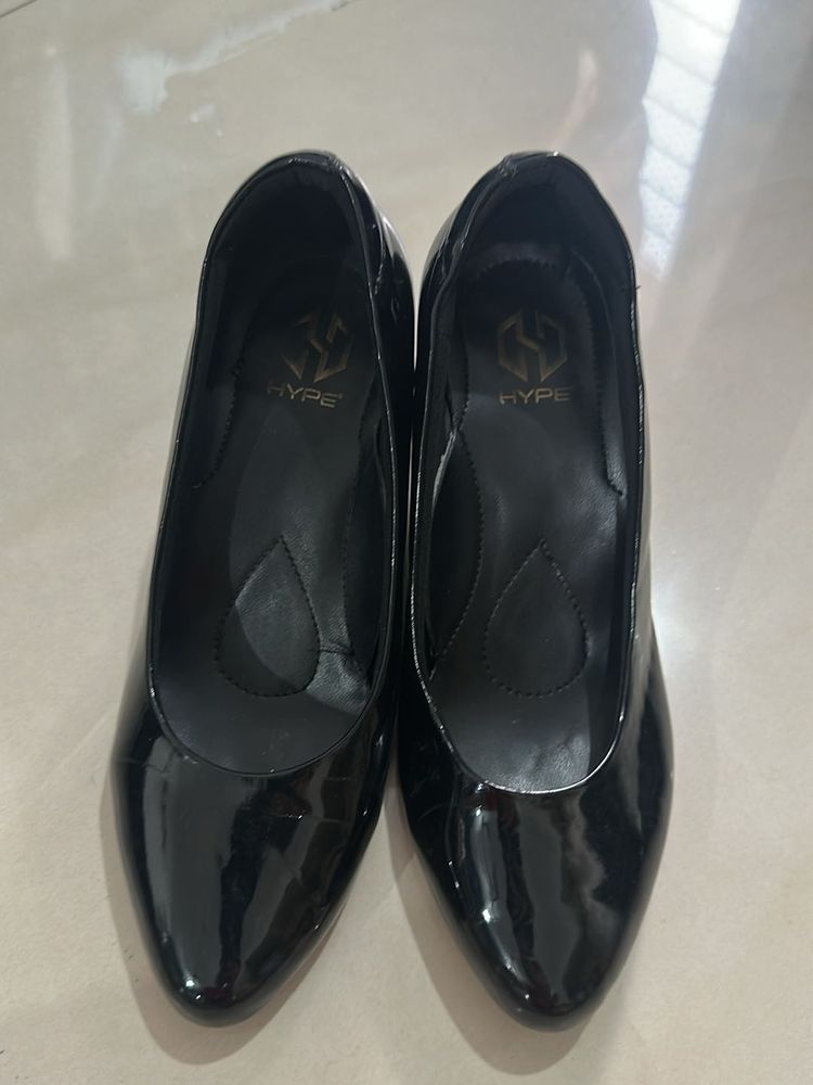 Chic Black Patent Heels