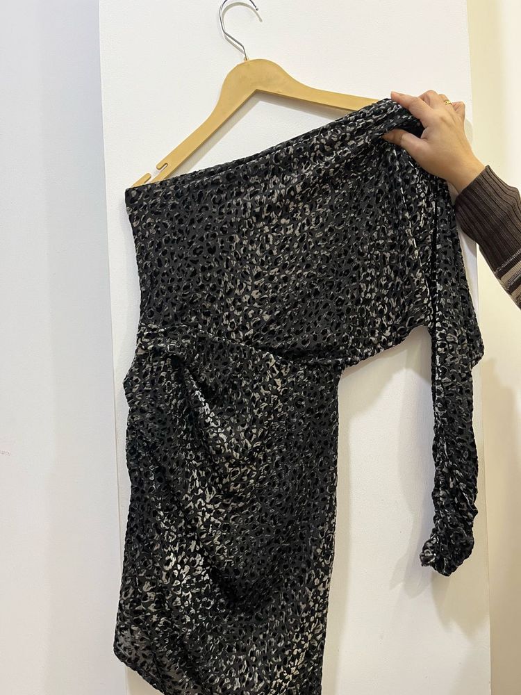 Chic One-Shoulder Leopard Print Dress