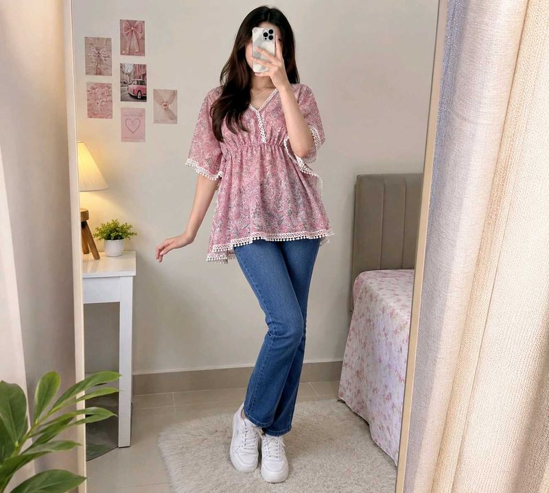 ✨💜Pink Printed Boho Top with Blue Denim Jeans Com