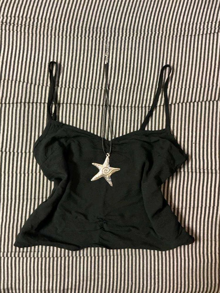 black hollister top