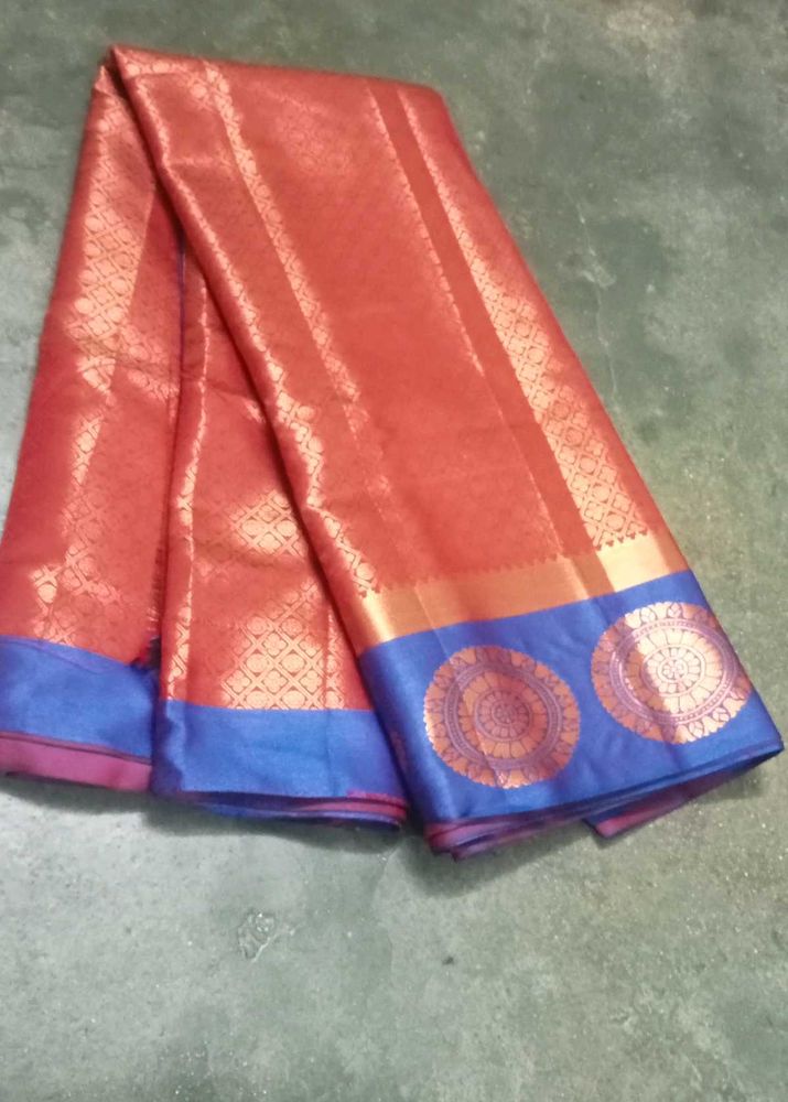 Dual tone saree with unstitched blouse