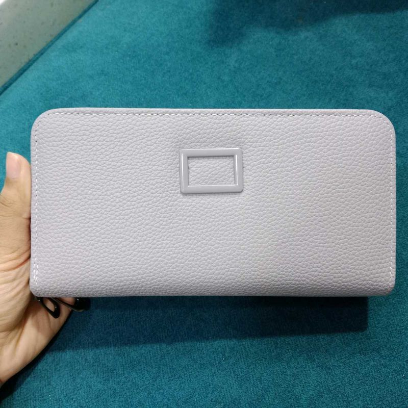 Chic Light Grey Zip-Around Wallet