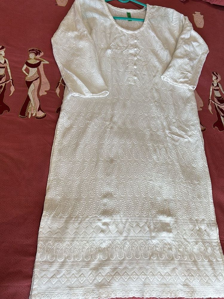 Elegant White Chikankari Kurta