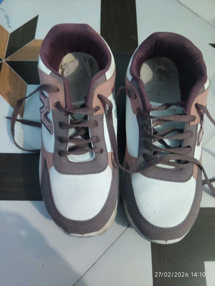 Stylish women Sneakers