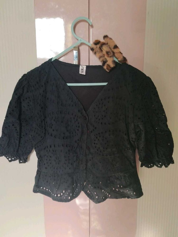 Chic Broderie Anglaise Crop Top