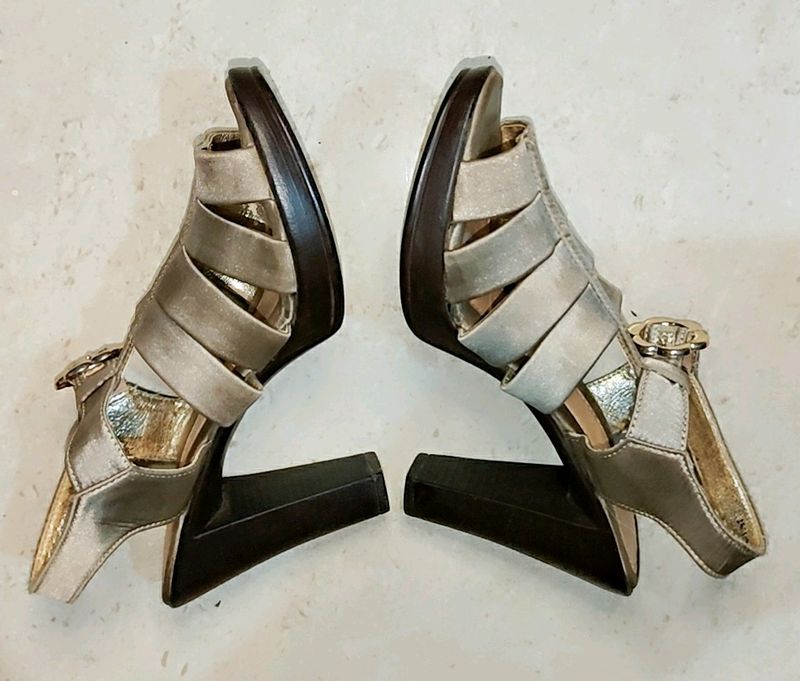 CATWALK High Heels with Tag