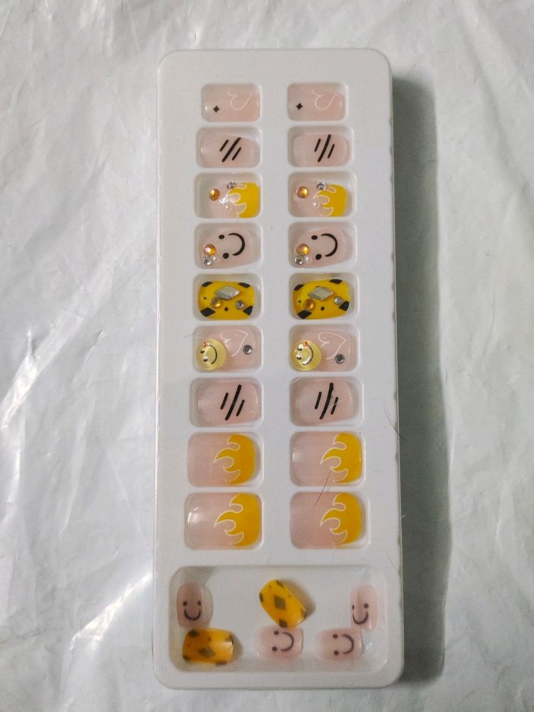 Korean Poligel Nails(Set Of 24 Pieces)