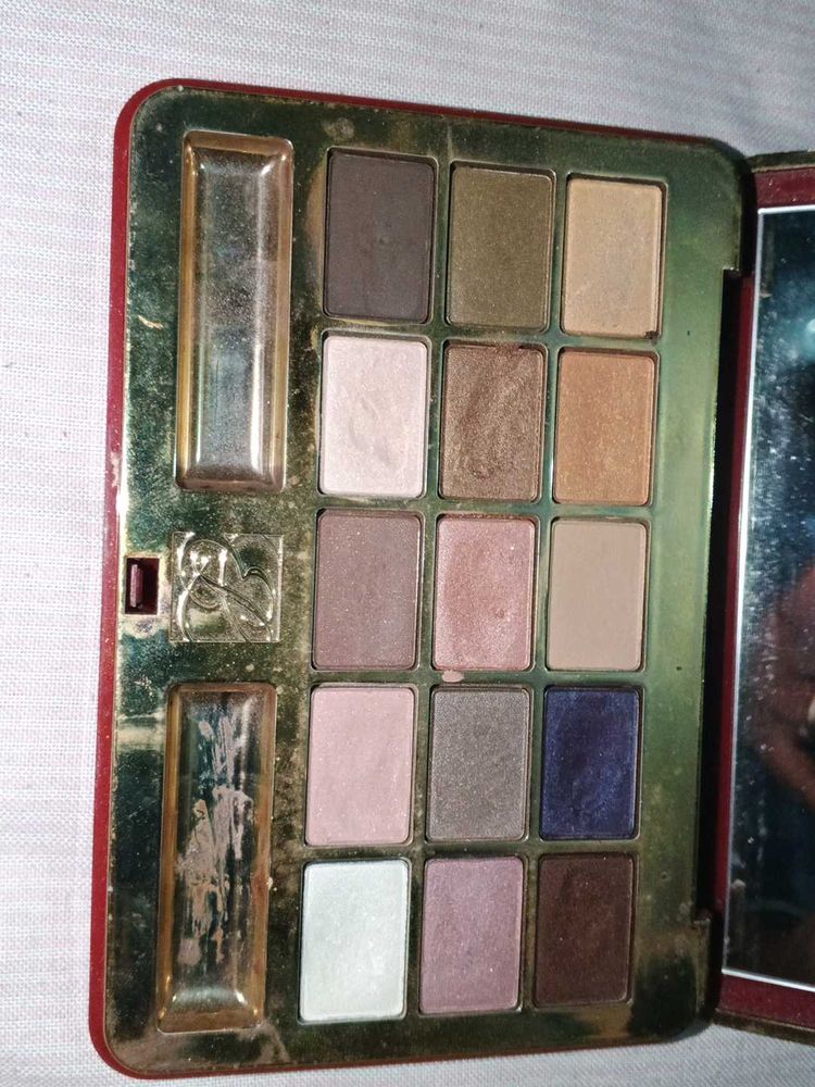 Estee Lauder Deluxe eyeshadow palette