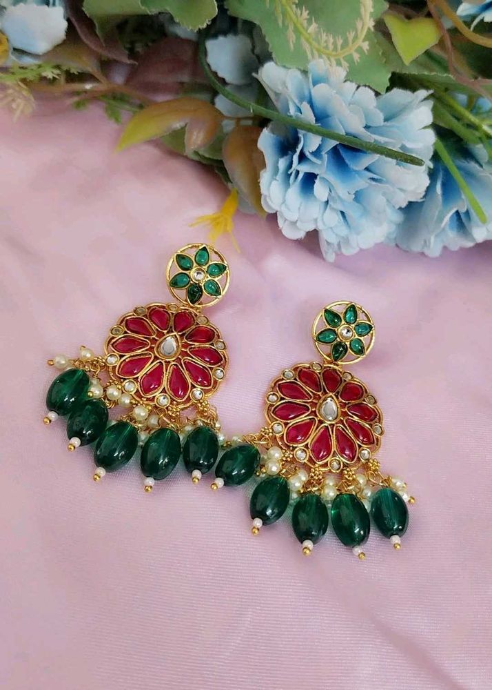 Exquisite Red &amp; Green Floral Jhumka Earrings