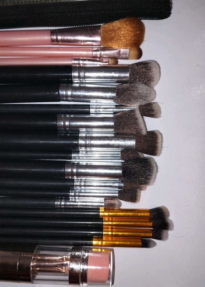 Complete Makeup Brush Set with Case