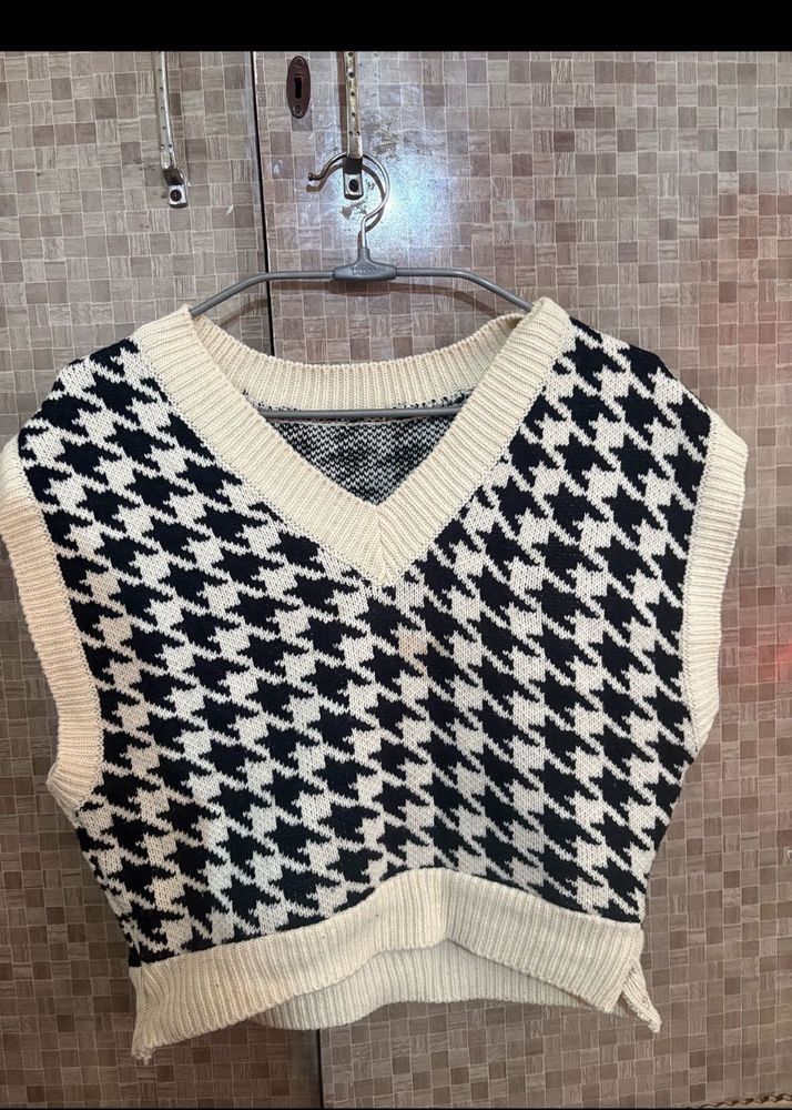 Houndstooth Knit Vest